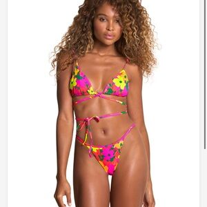 NWT Maaji Women's Standard Sliding Triangle Bikini Top